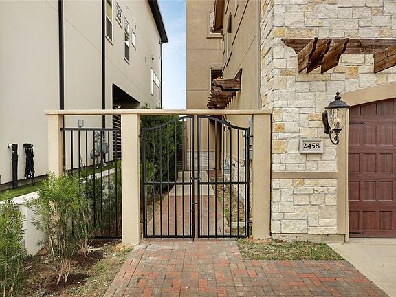 3rd image of 2458 Beacon Cir