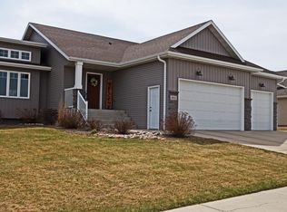 601 Slate Dr, Bismarck, ND 58503