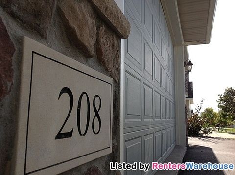 4th image of 208 15th Ave SE