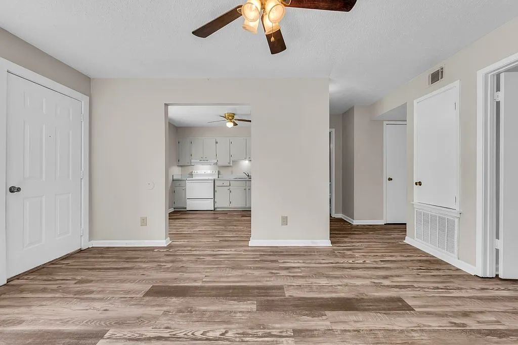 2 bed, 800 sqft, $750 — Photo 2