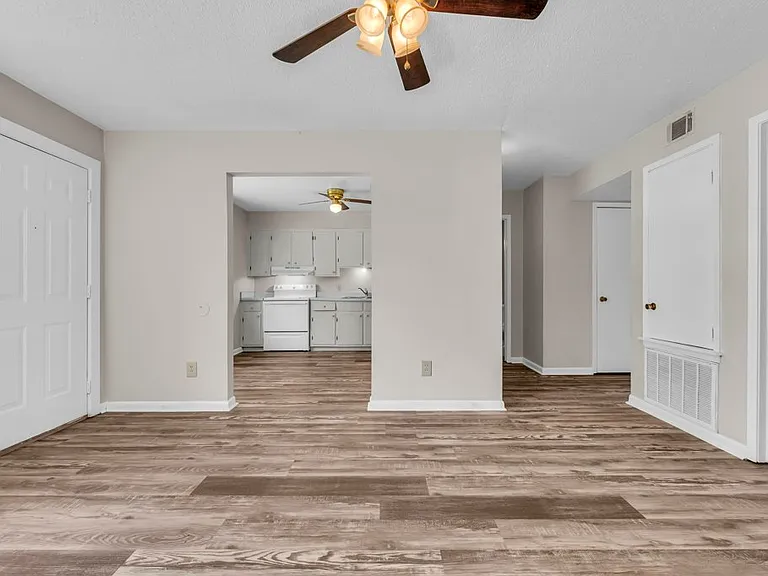 501 Brooks Rd — Photo 2