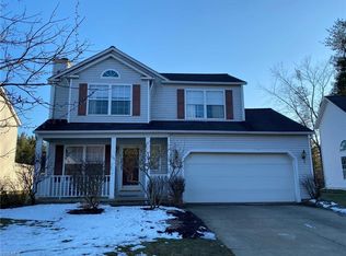 104 Pine Hollow Cir, Chardon, OH 44024