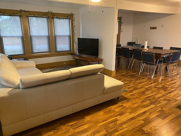 Living room w/ 50" Smart TV & Sleeper sofa!