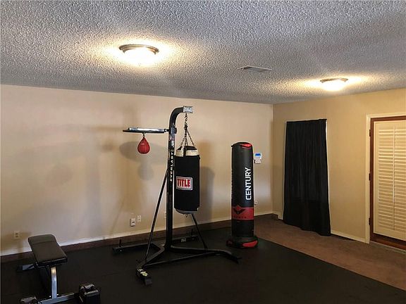 4th image of 374 Rollingridge Ln