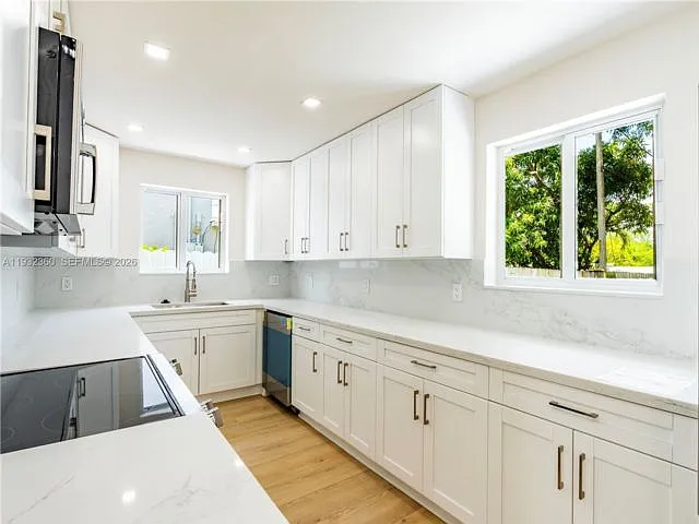 254 SW 4th St — Photo 14