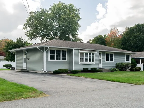 4 Horseshoe Dr, Auburn, MA 01501
