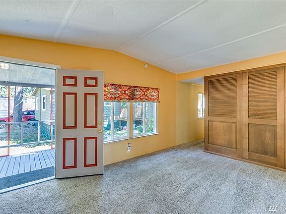 3rd image of 2040 W 14th St