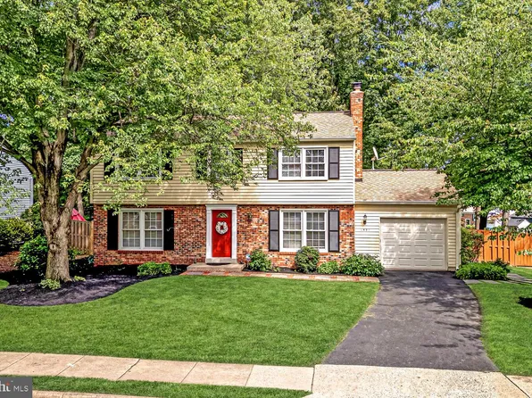1537 Powells Tavern Pl, Herndon, VA 20170