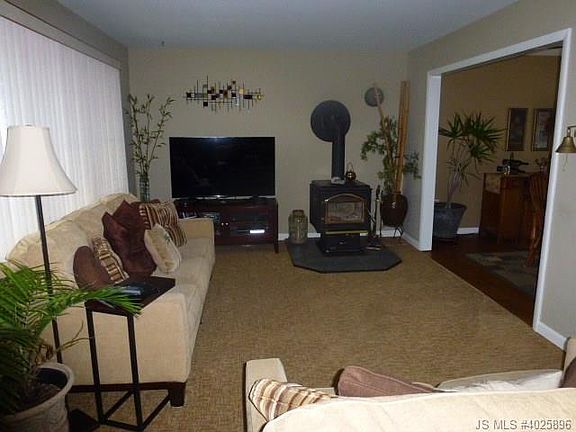 3rd image of 502 Knollwood Ct