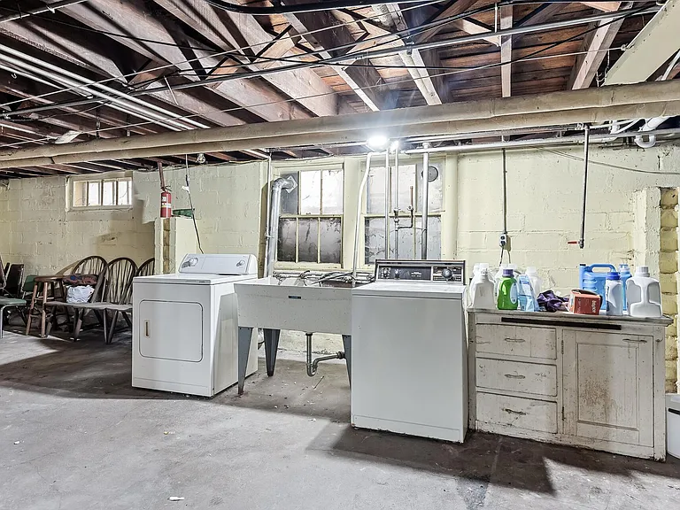 2539 Fillmore St NE — Photo 18