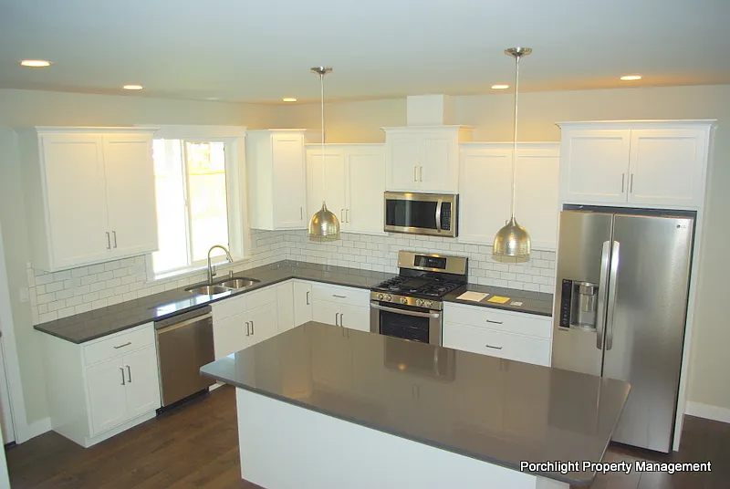 FEATH2055 - 1 — Photo 2