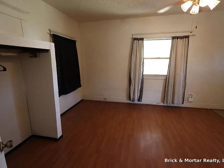 292 NE Alder St — Photo 2