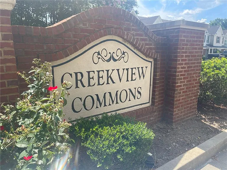 5322 Creekview Ln — Photo 2