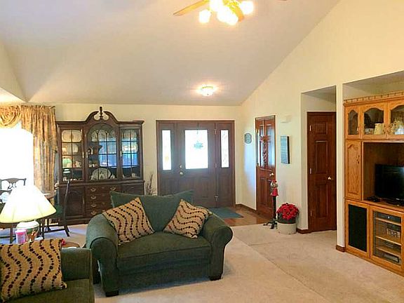 3rd image of 4801 Lakewood Hill Ct
