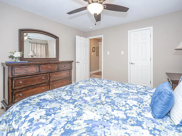 2421 Beachview Dr — Photo 21
