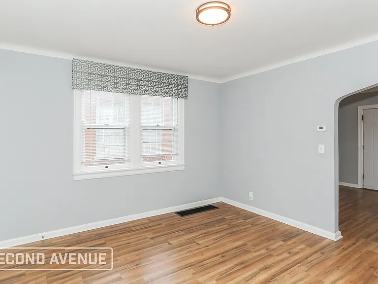 1522 Kinney Ave — Photo 10