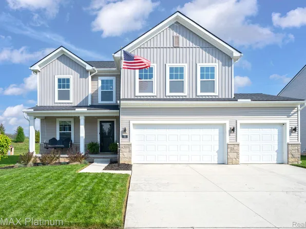 521 Elm St, Chelsea, MI 48118