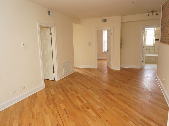 3rd image of 3610 W Wilson Ave