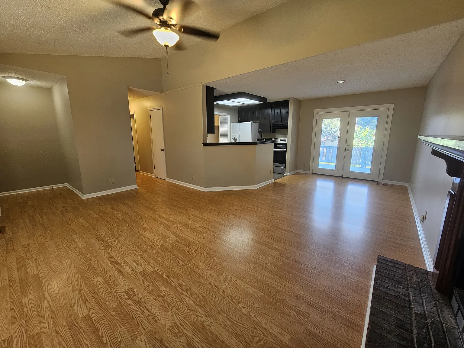 2 bed, 1062 sqft, $1,600 — Photo 4