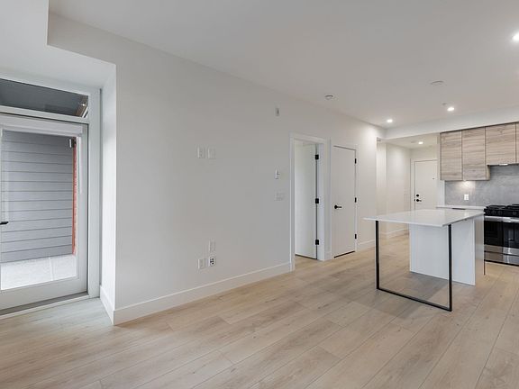 4th image of 30494 Cardinal Ave #612