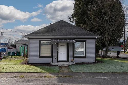 33450 SW Hall St Photo 1