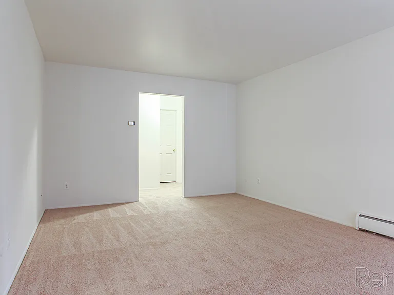 Rochester House Apartments — Photo 7
