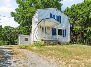 27 Delatour Rd, Watervliet, NY 12189