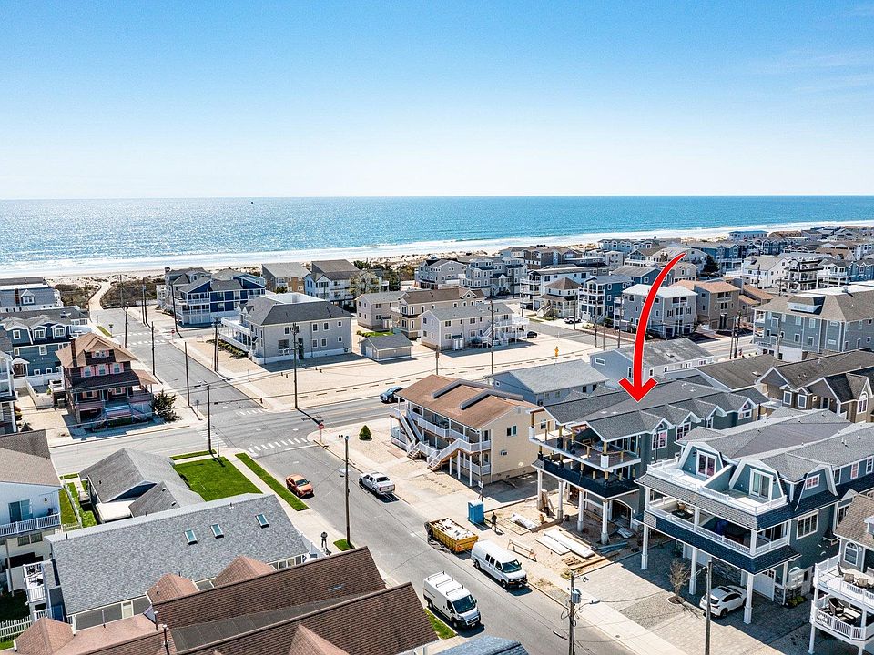 2nd image of 110 58th St W #Sea