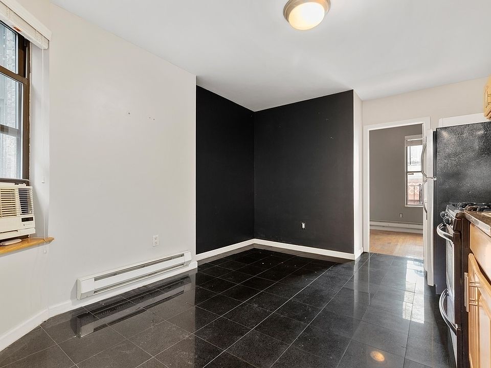 1st image of 324 W 49th St