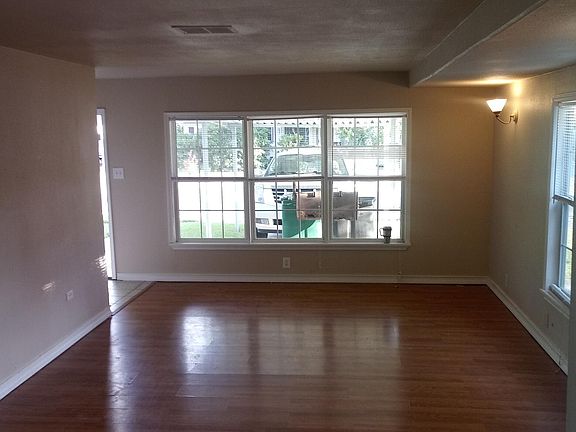 4th image of 355 Nassau Dr