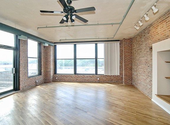 2nd image of 1322 S Wabash Ave #304
