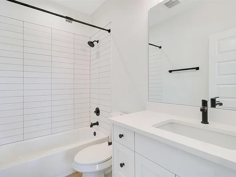 200 W Goforth Rd #1 — Photo 18