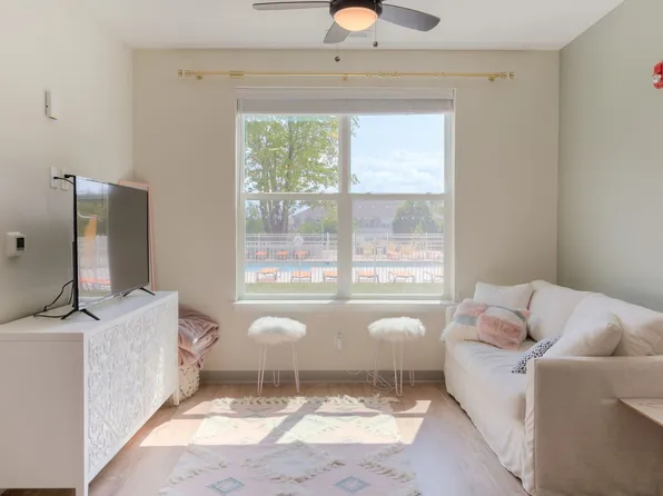 Park37, 1222 Patrick Henry Dr #2B-2Ba-859Sqft, Blacksburg, VA 24060