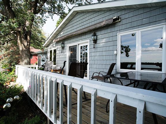 3rd image of 32548 Pickerel Ln