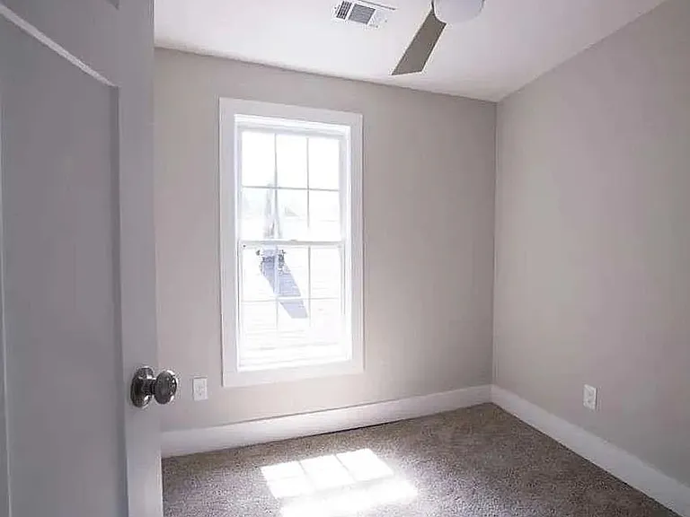 954 Parsons St SW — Photo 7