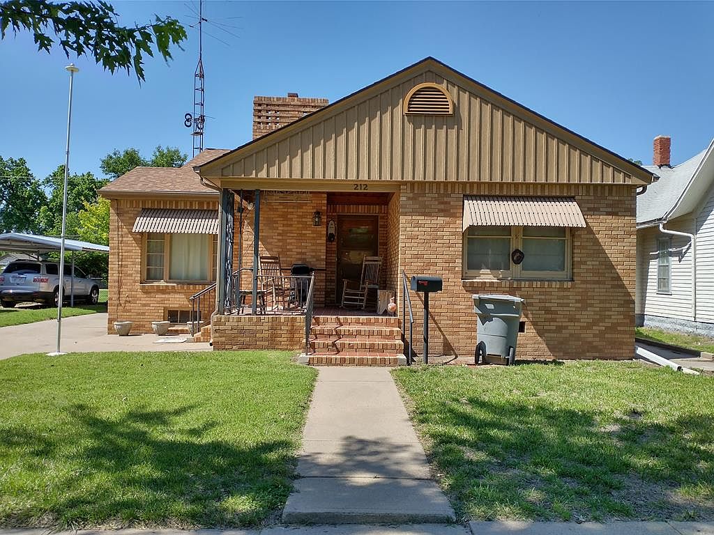 212 E 1st St, Ellinwood, KS 67526 Zillow