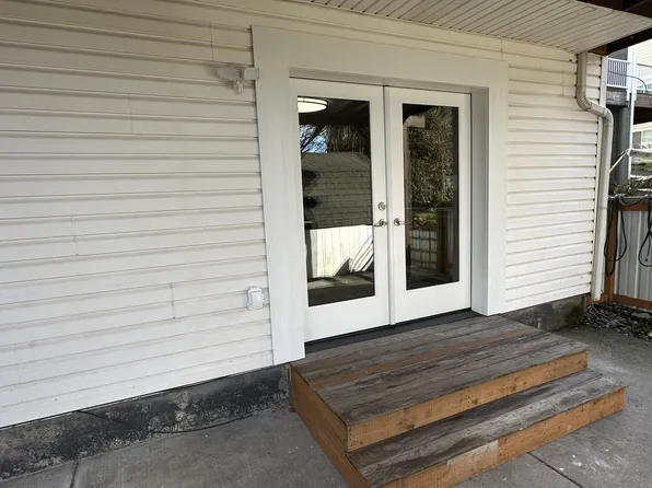 (undisclosed Address), Hood River, OR 97031