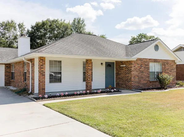 420 Country Club Dr, Picayune, MS 39466