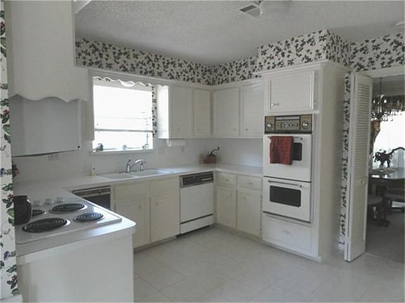 5th image of 10615 Idlebrook Dr