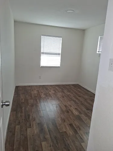 3813 Wipprecht St #5 Photo 1