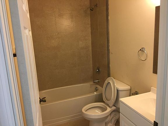 5th image of 3217 SW Santa Barbara Pl