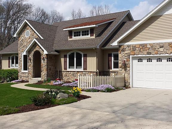 3rd image of 636 Bailey Lake Dr NE