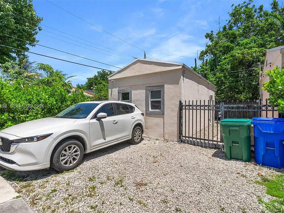4901 NW 10th Ave #2