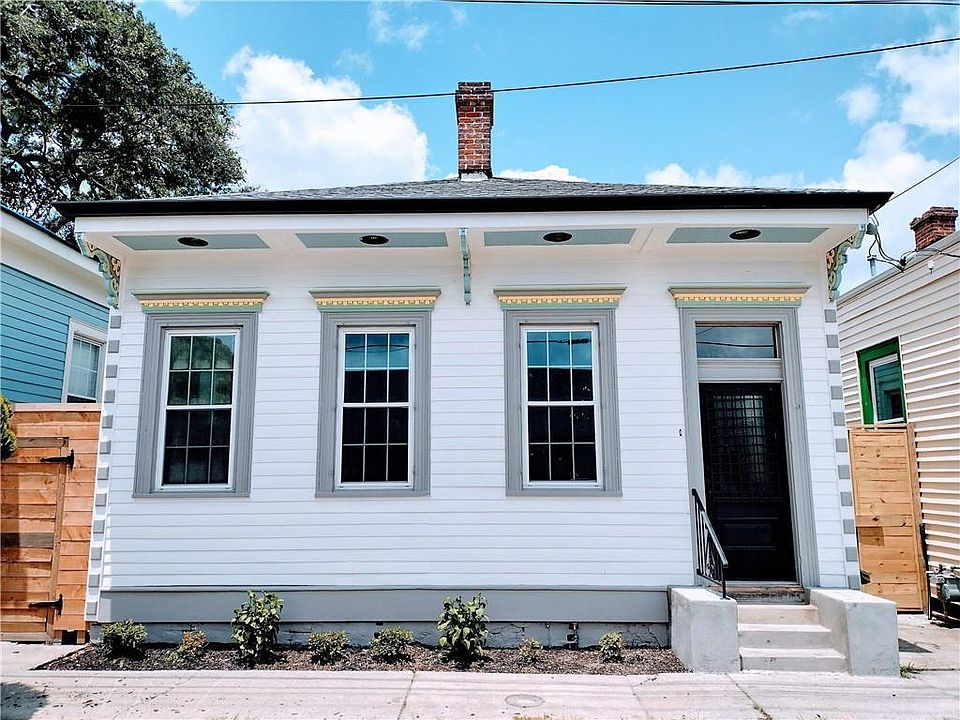 1st image of 2327 Loyola Ave