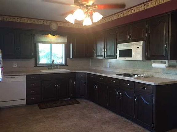 5th image of 15481 Parkwood Dr