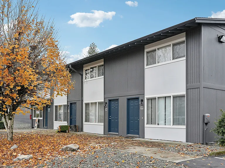 Alturas Vose Townhomes — Photo 26