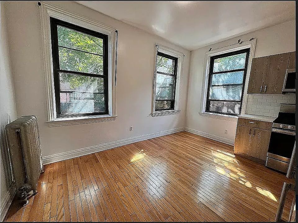 2nd image of 1356 Pacific St APT 1B