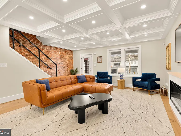 432 Emerson St NW — Photo 9