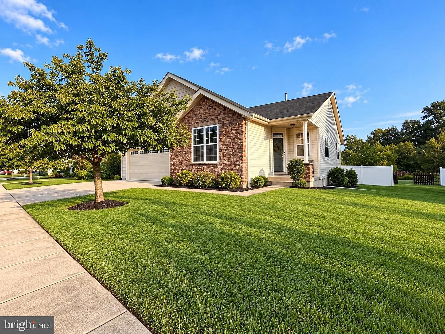 3 bed, 2.0 bath, 2700 sqft, $3,595 — Photo 1