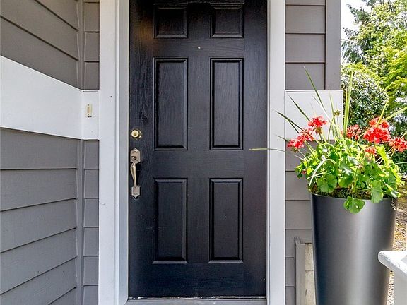 2nd image of 16141 NE 90th Way